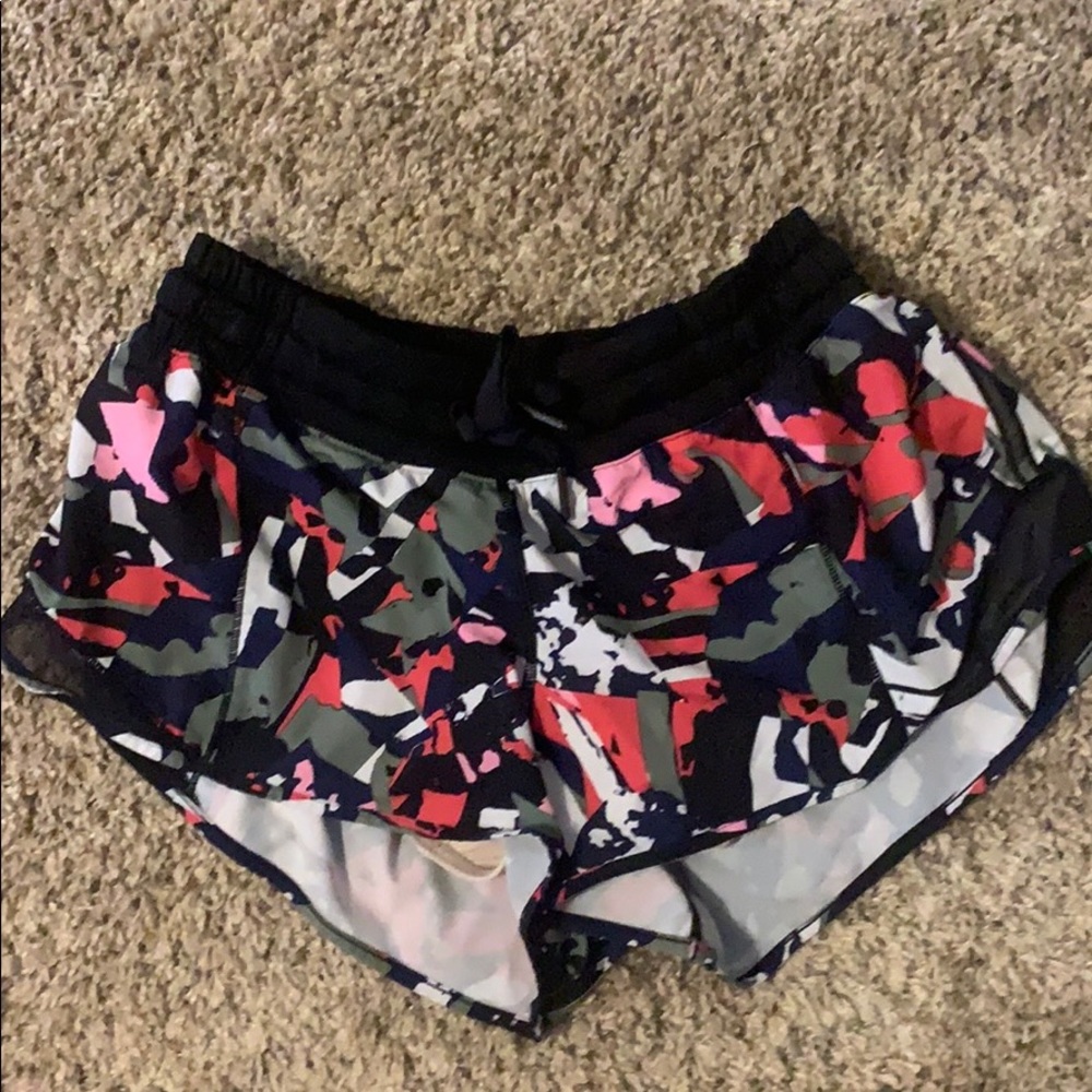 Lululemon hotty hot shorts 2.5”
